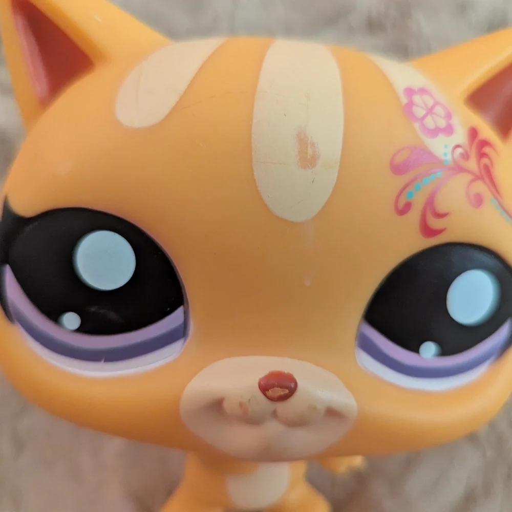 Hasbro Littlest Pet Shop Jumbo Orange Shorthair Cat LPSO Figure Purple Eyes - Picture 2 of 7